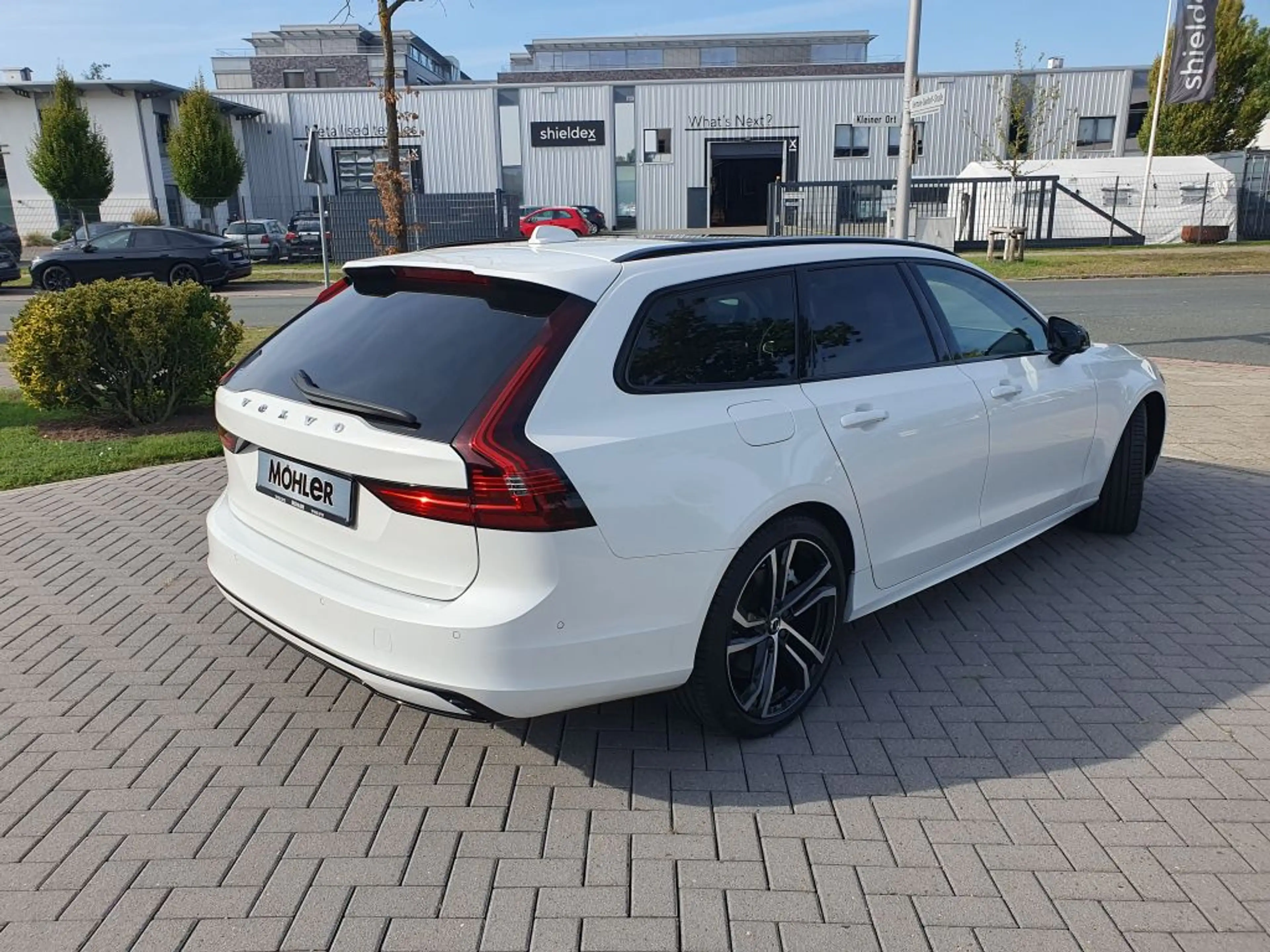 Volvo V90 T8 Recharge AWD Ultimate Dark — photo 9