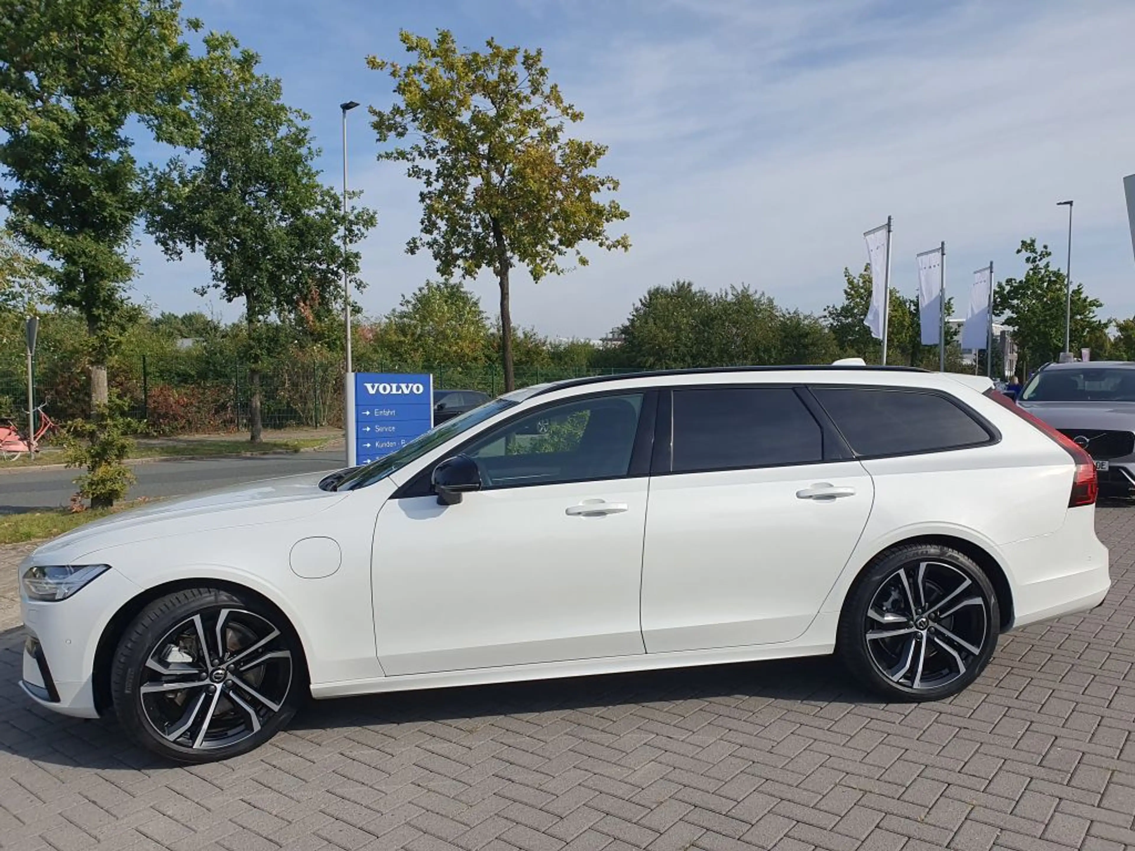Volvo V90 T8 Recharge AWD Ultimate Dark — photo 6