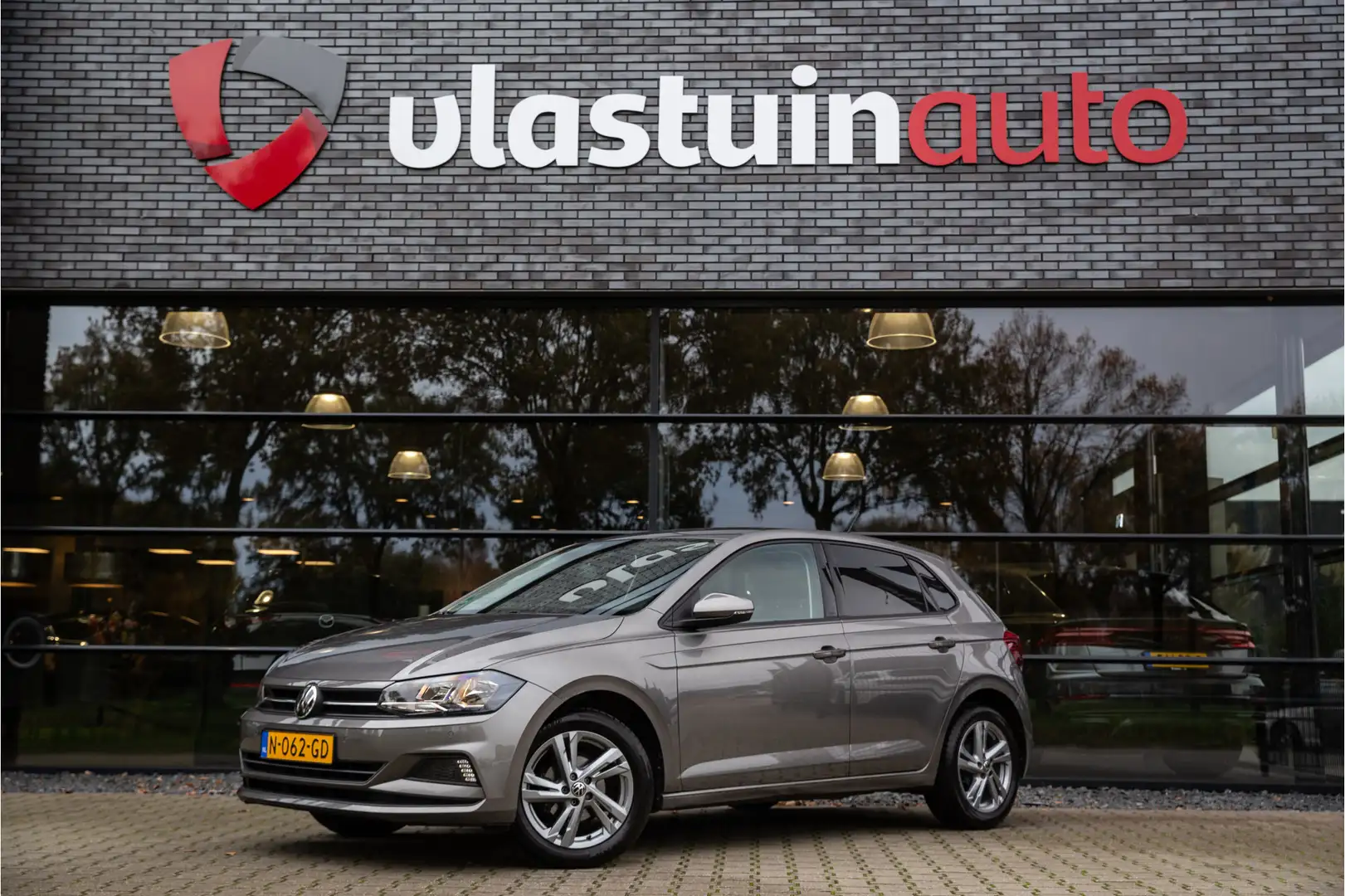 Volkswagen Polo 1.0 TSI Highline Business R , Adap. cruise, Camera Grijs - 1
