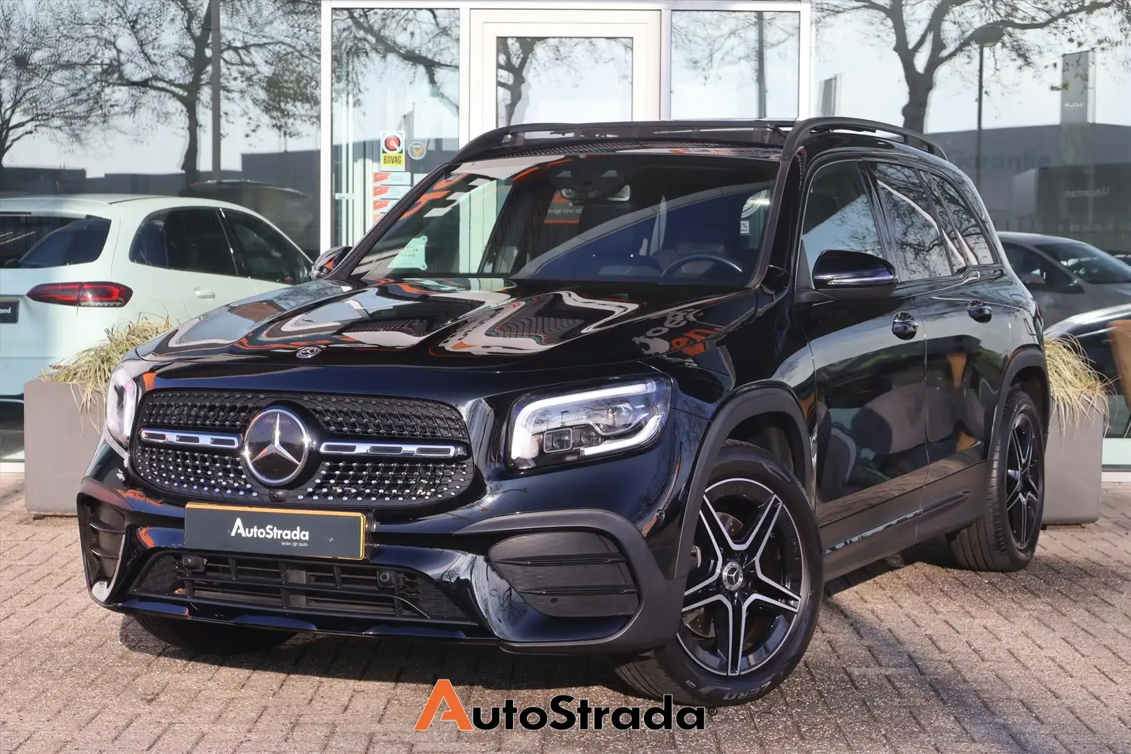 Mercedes-Benz GLB 200 AMG-Line 163PK | Pano | Memory | Multibeam | Camer Zwart - 1