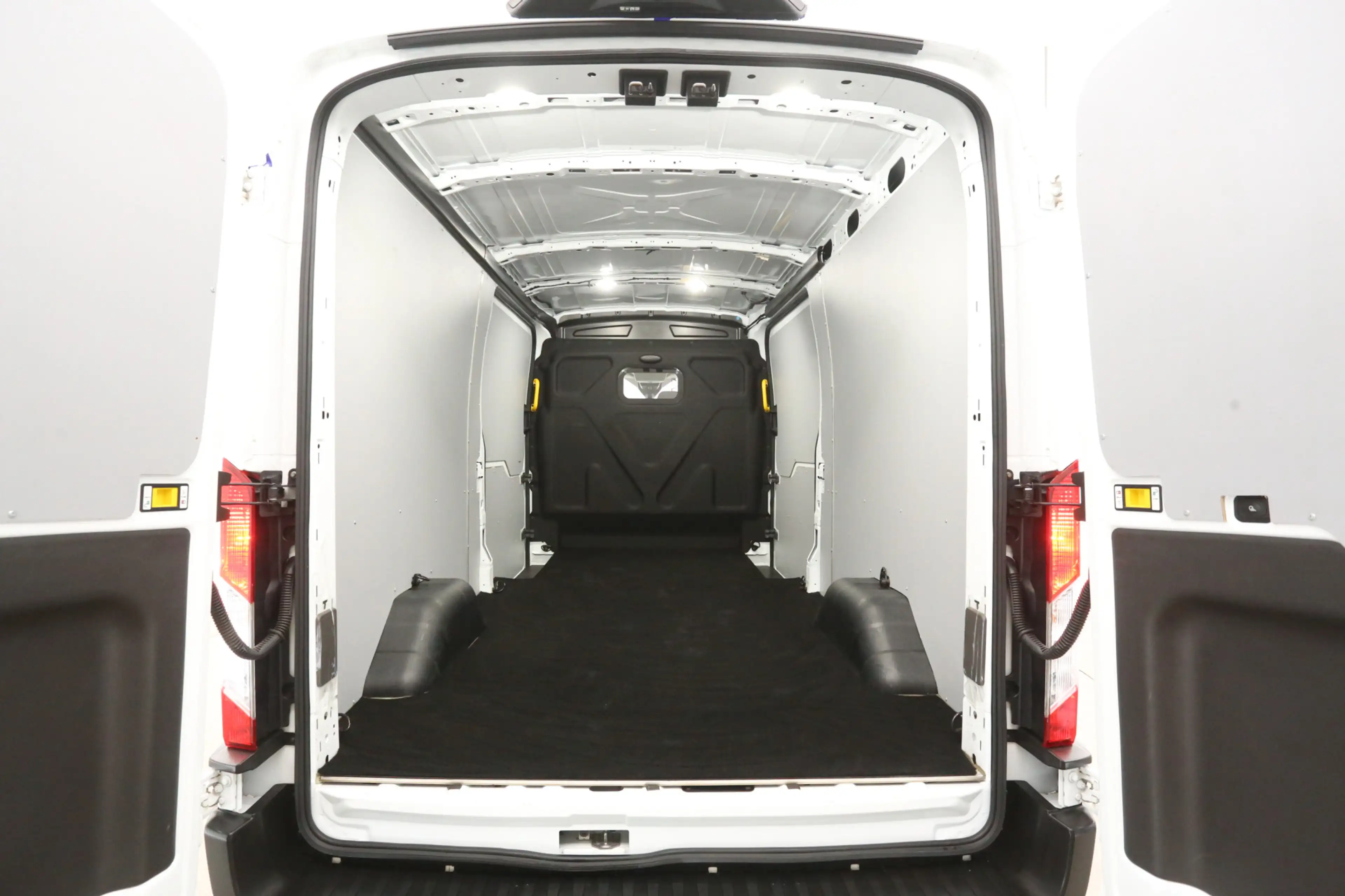 Ford E-Transit L3H2 68 kWh | Snelladen | SOH 93% | Camera | Clima — photo 3