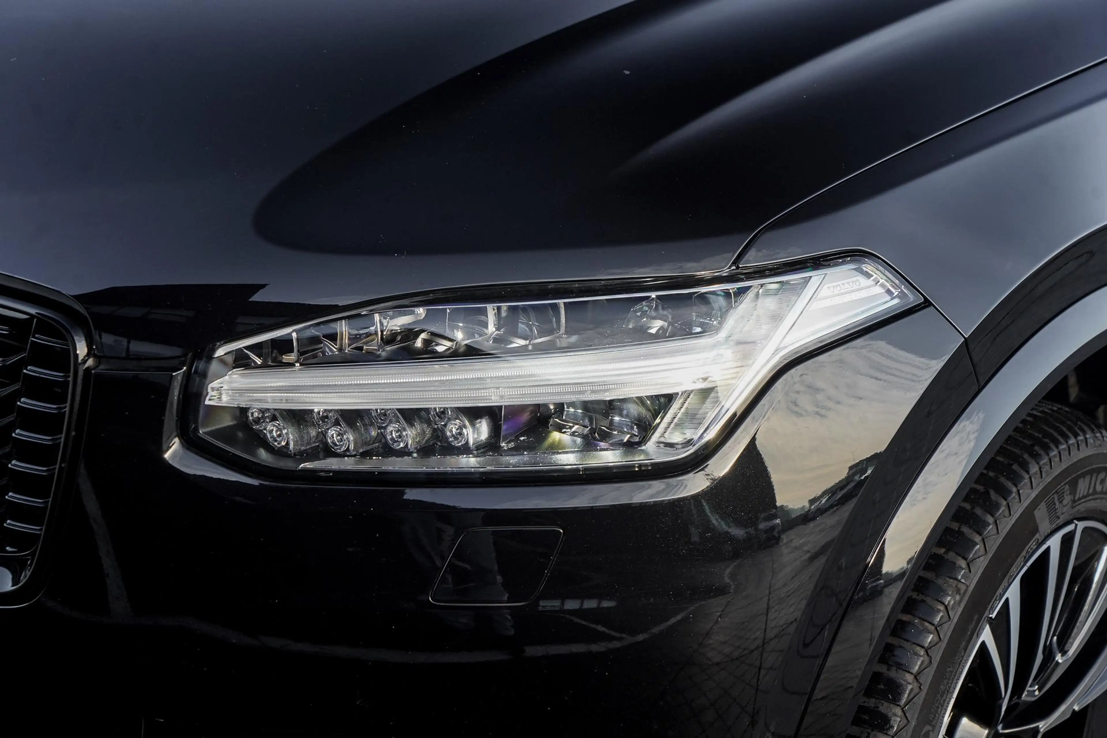 Volvo XC90 2.0 T8 Recharge AWD Ultimate Dark Bowers & Wilkins — photo 4