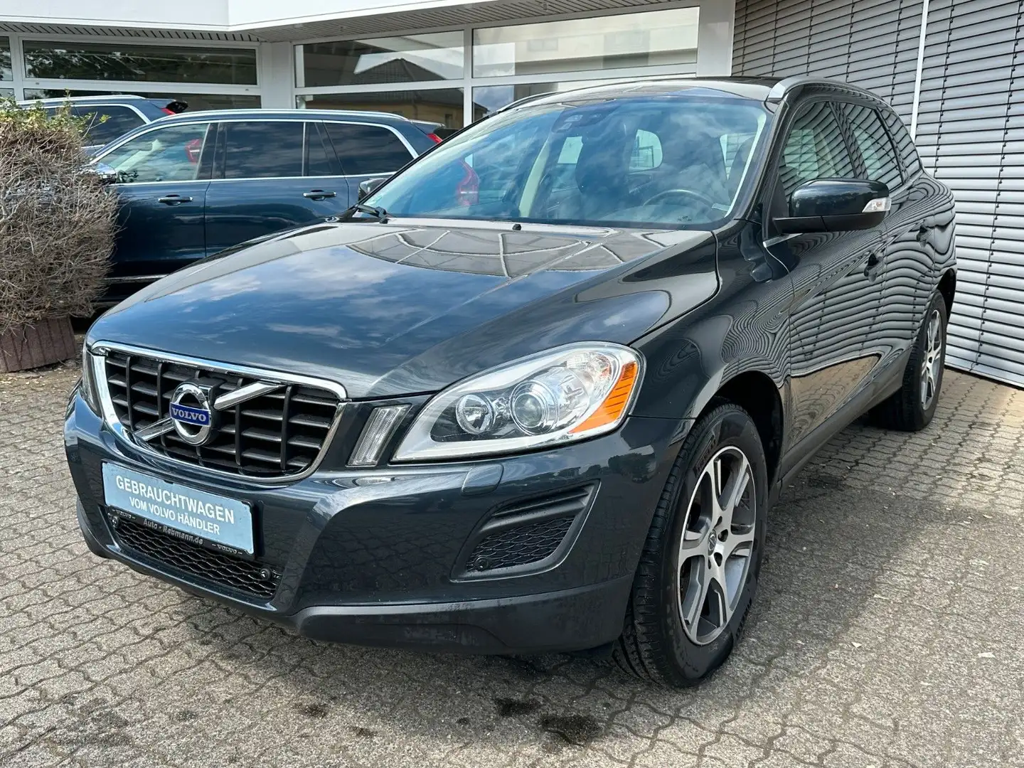 Volvo XC60 Summum Drive Grau - 2