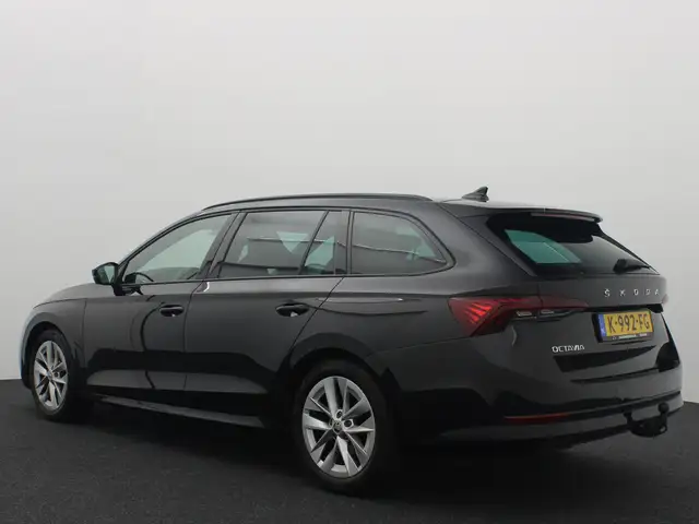 Skoda Octavia view 3