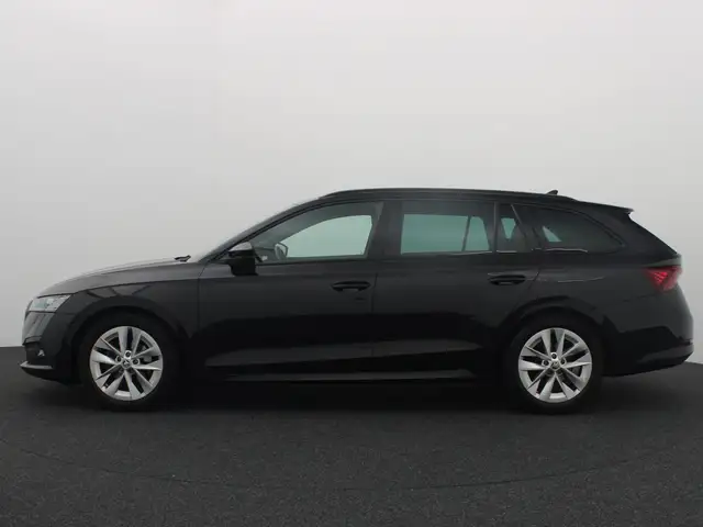 Skoda Octavia view 2