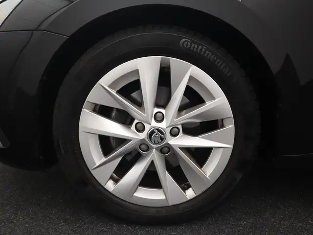 Skoda Octavia view 5
