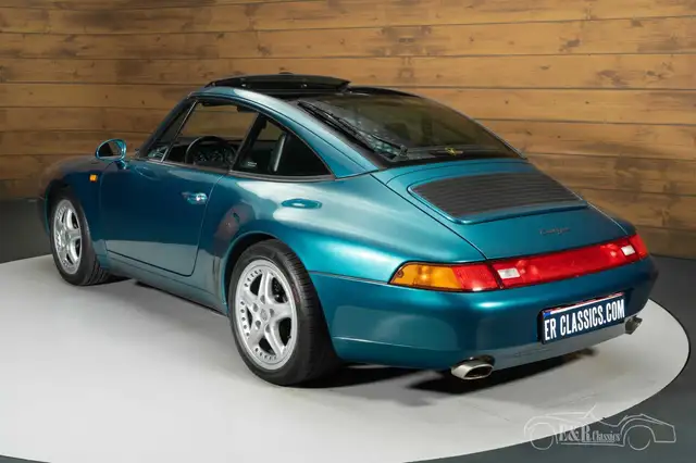 Porsche 911 view 15