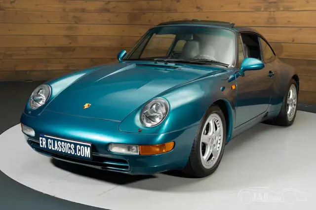 Porsche 911 view 4