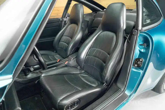 Porsche 911 view 9