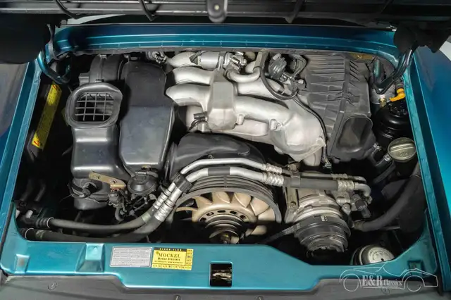 Porsche 911 view 5