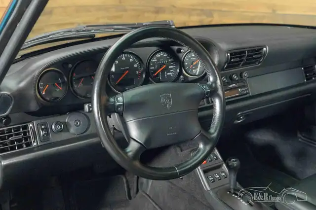 Porsche 911 view 10