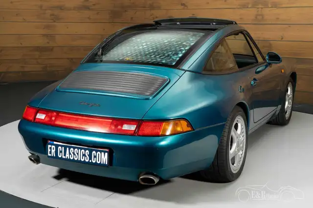Porsche 911 view 13