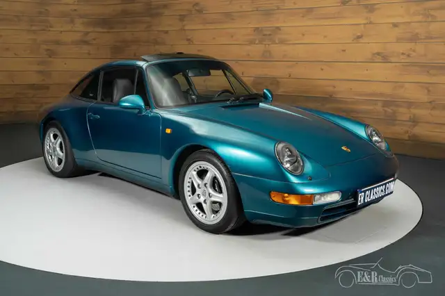 Porsche 911 view 3
