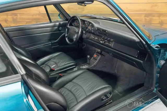 Porsche 911 view 8