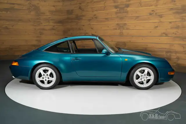 Porsche 911 view 12
