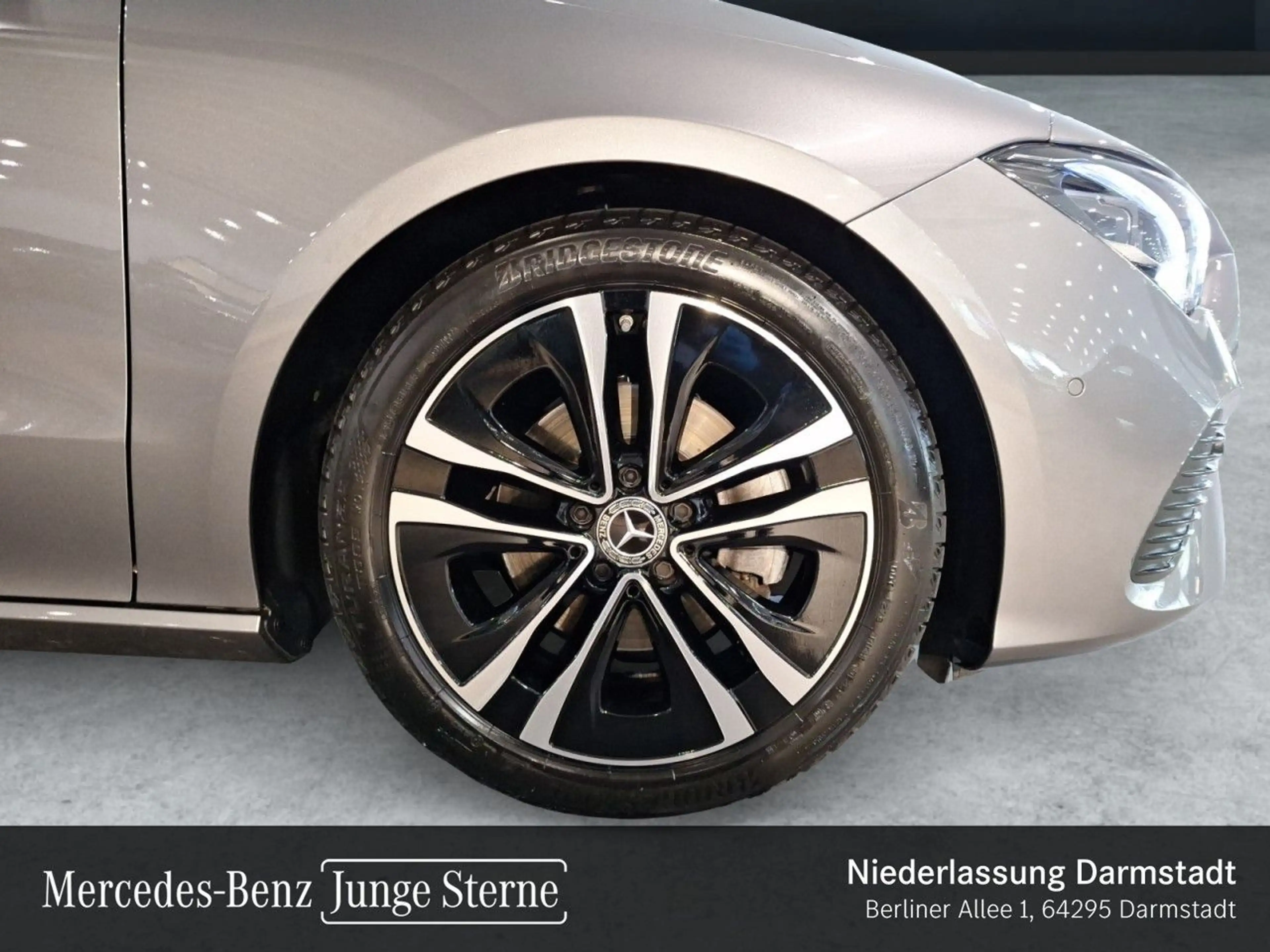 Mercedes-Benz CLA 180 PROGRESSIVE+NIGHT+PANO+360°+MULTIBEAM+7G — photo 3