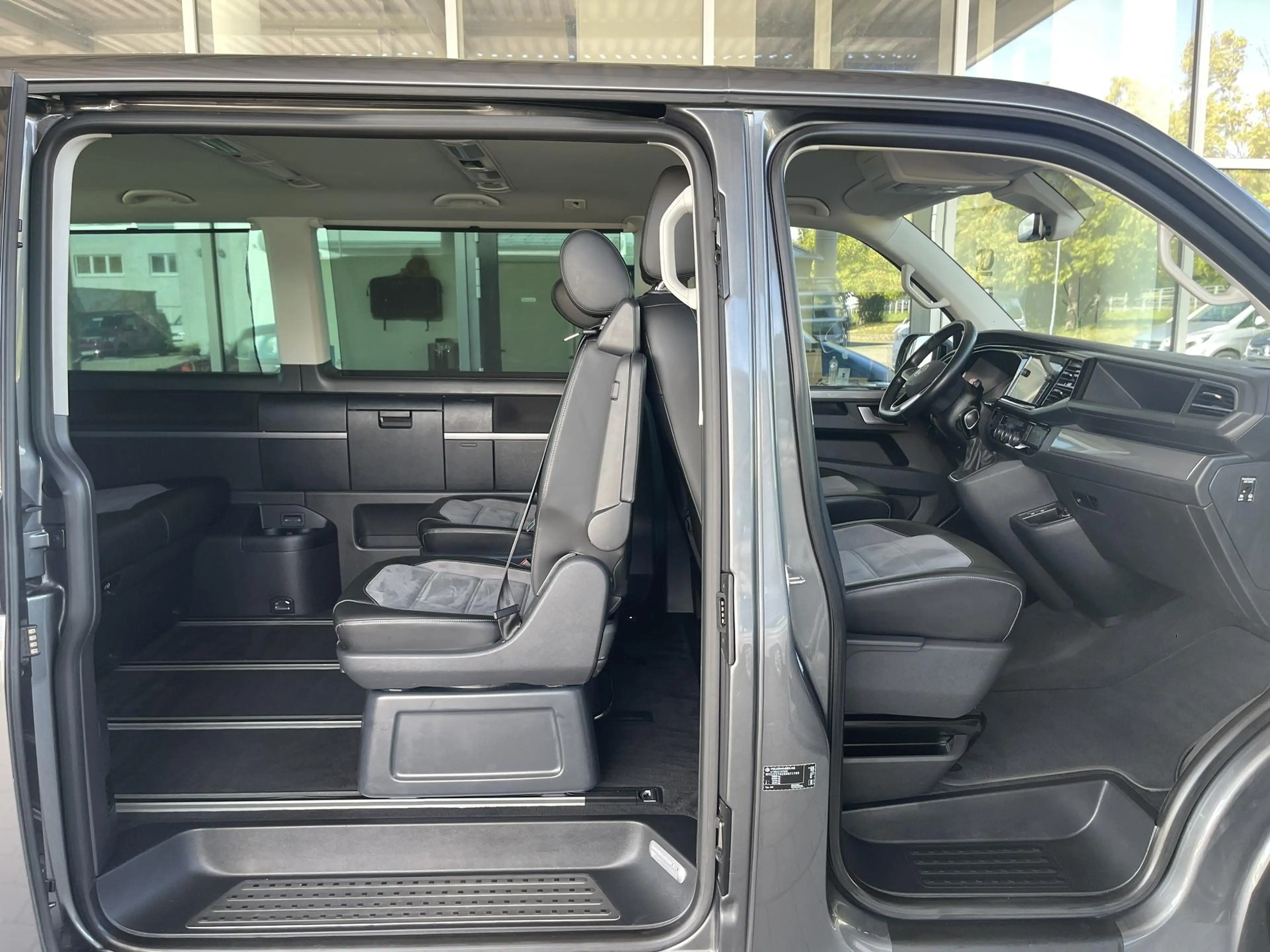 Volkswagen T6.1 Multivan T6.1 Multivan DSG 1.Hand Scheckheft LED — photo 12