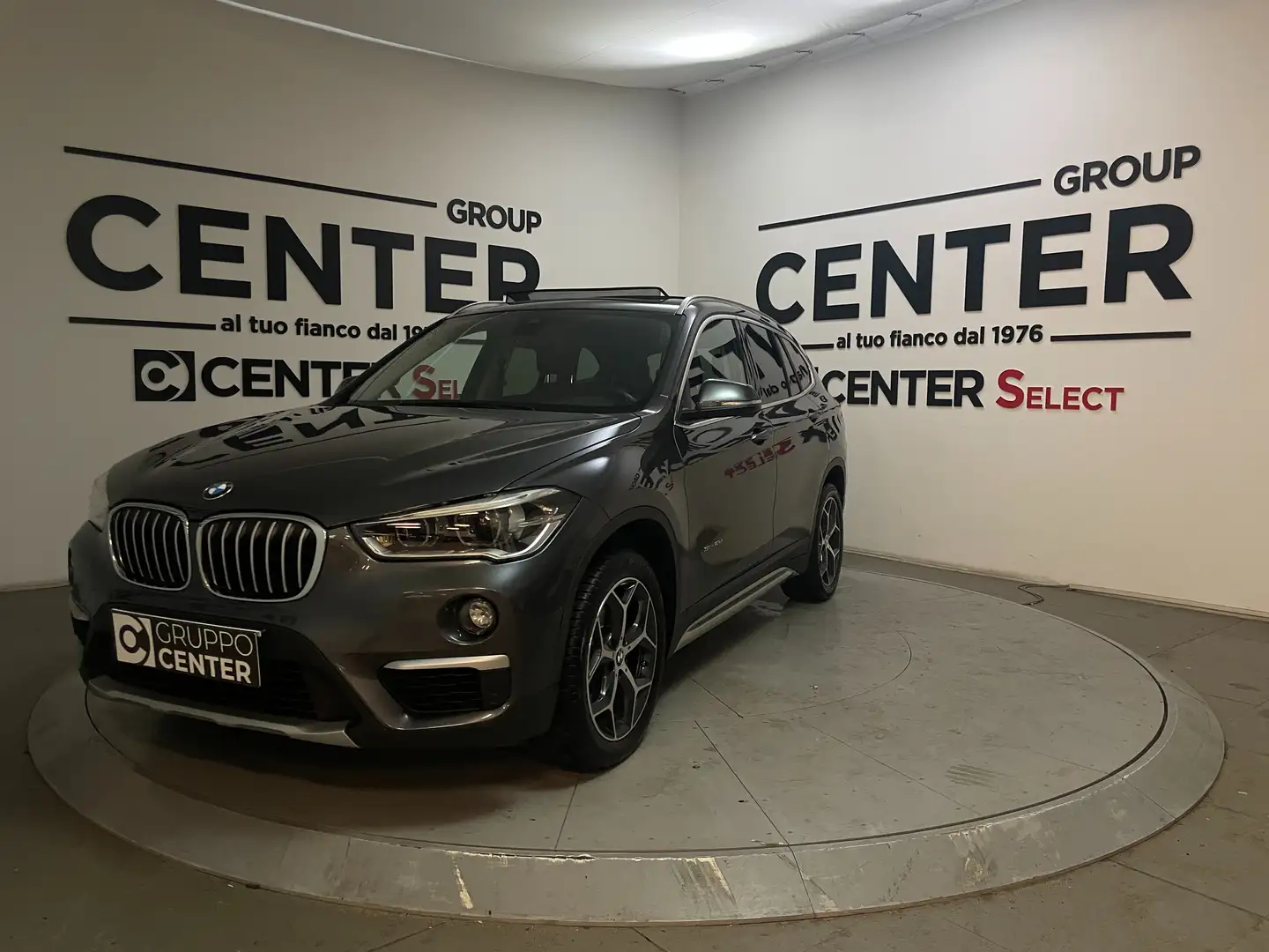BMW X1 X1 sDrive18d xLine Auto. Grijs - 1