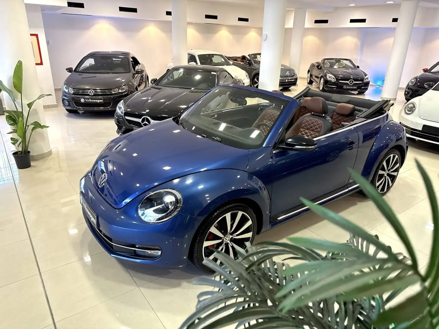 Volkswagen Beetle Cabrio 2.0 TSI 210cv R-Line Bleu - 1