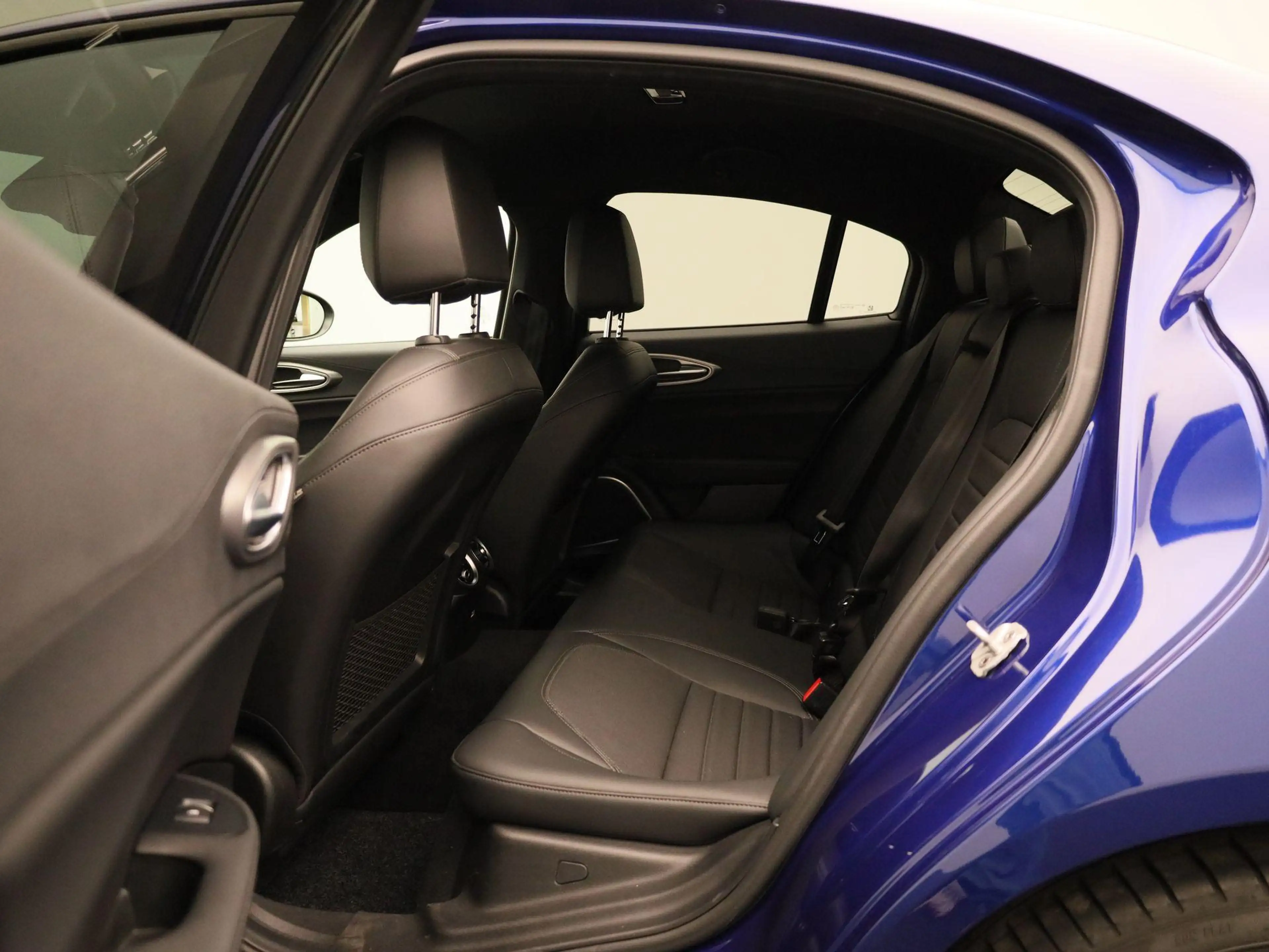 Alfa Romeo Giulia 2.0T Sprint — photo 10