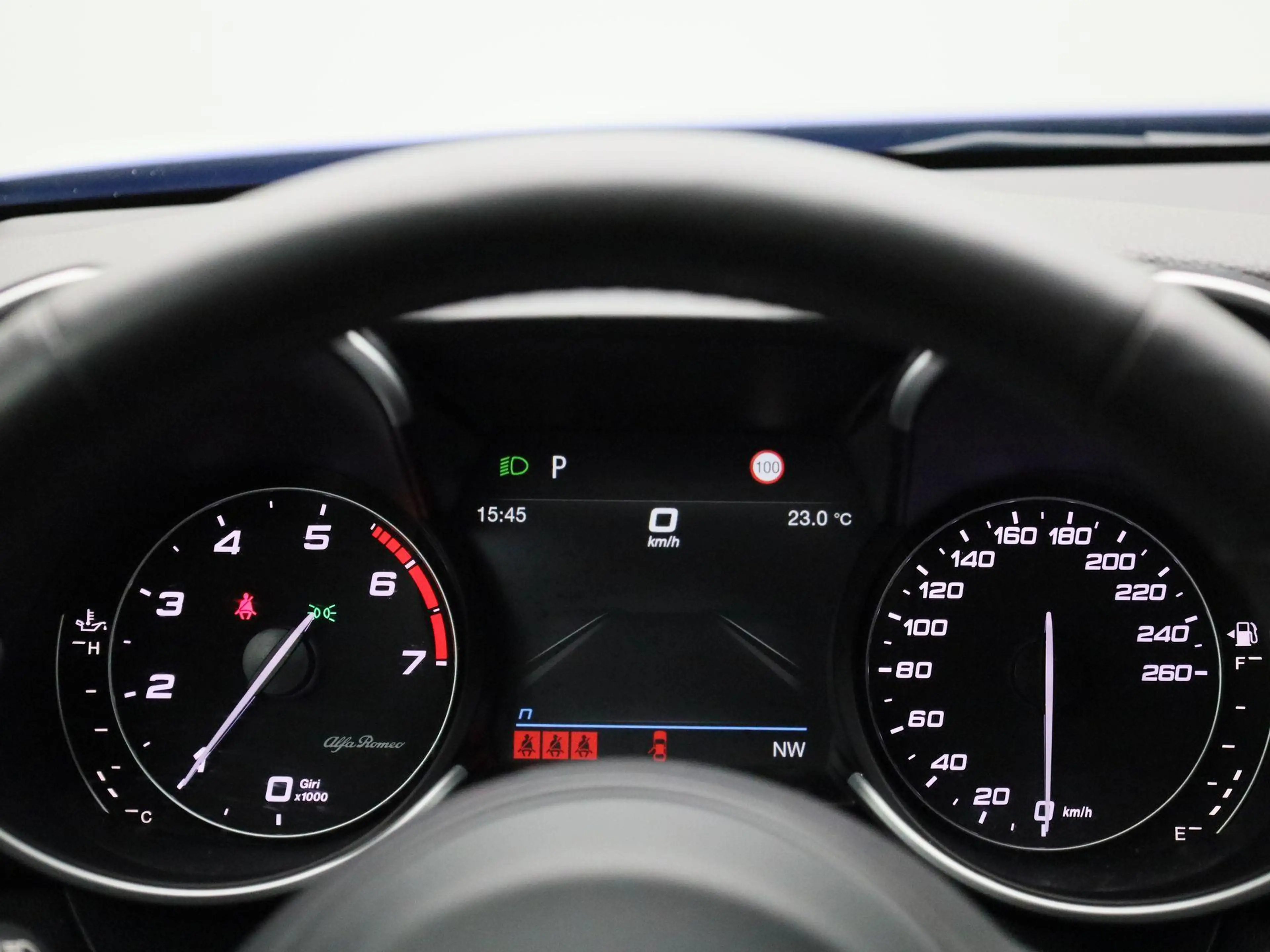 Alfa Romeo Giulia 2.0T Sprint — photo 8