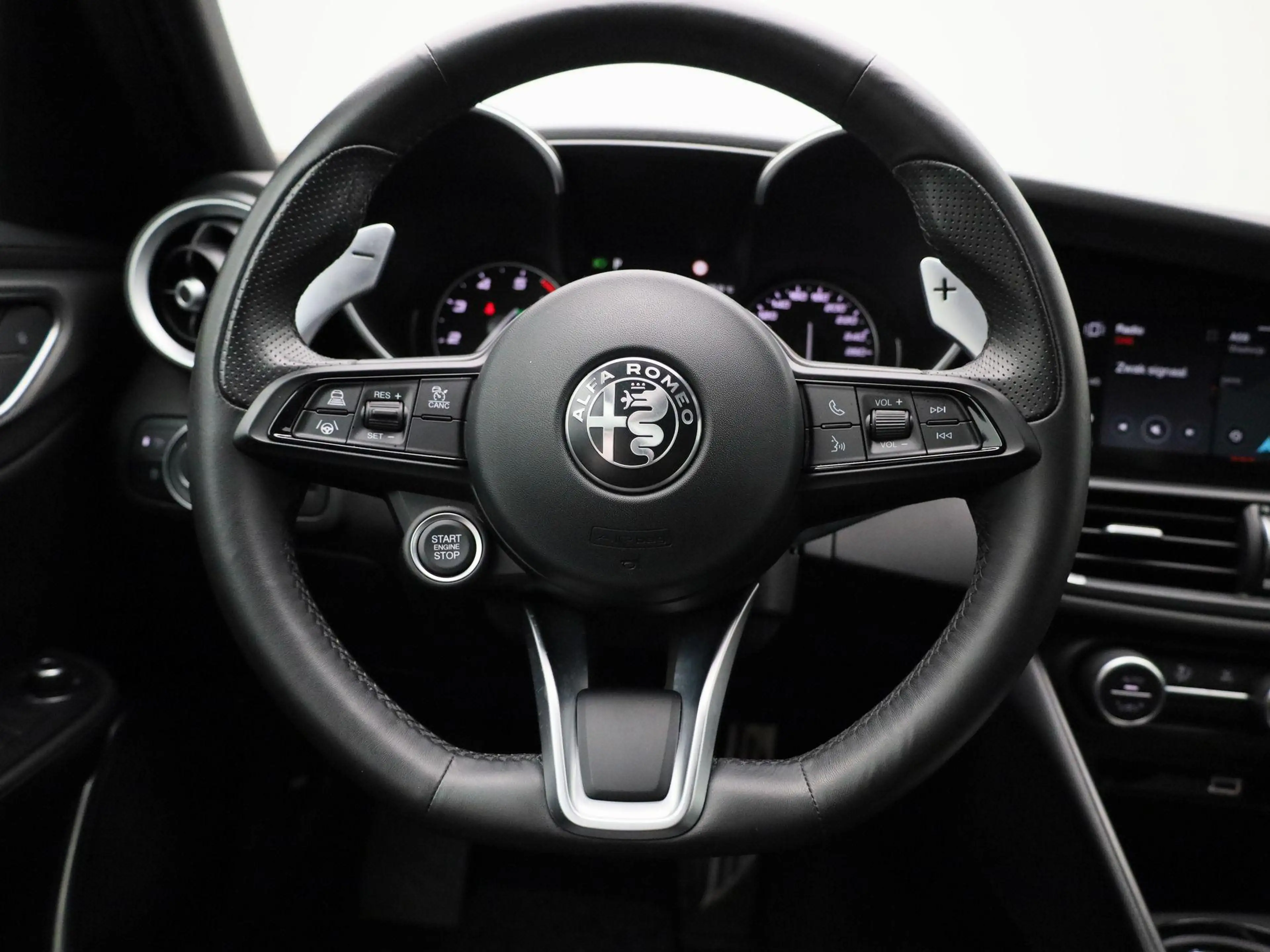 Alfa Romeo Giulia 2.0T Sprint — photo 7