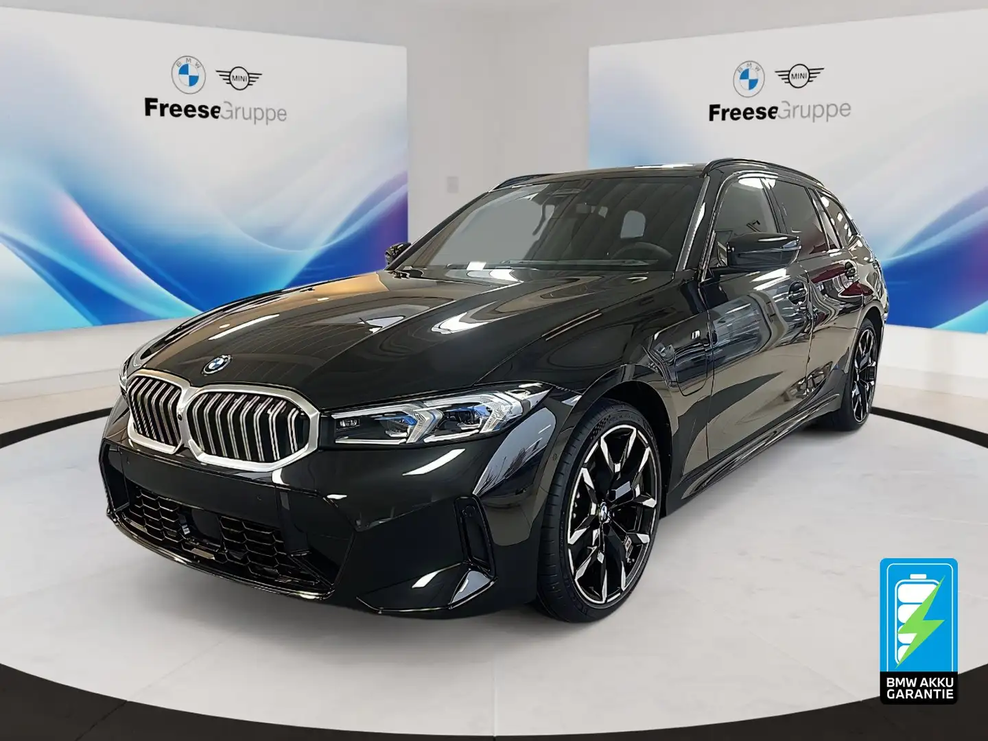 BMW 330 e xDrive Touring Schwarz - 1