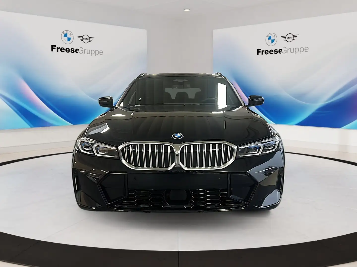 BMW 330 e xDrive Touring Schwarz - 2