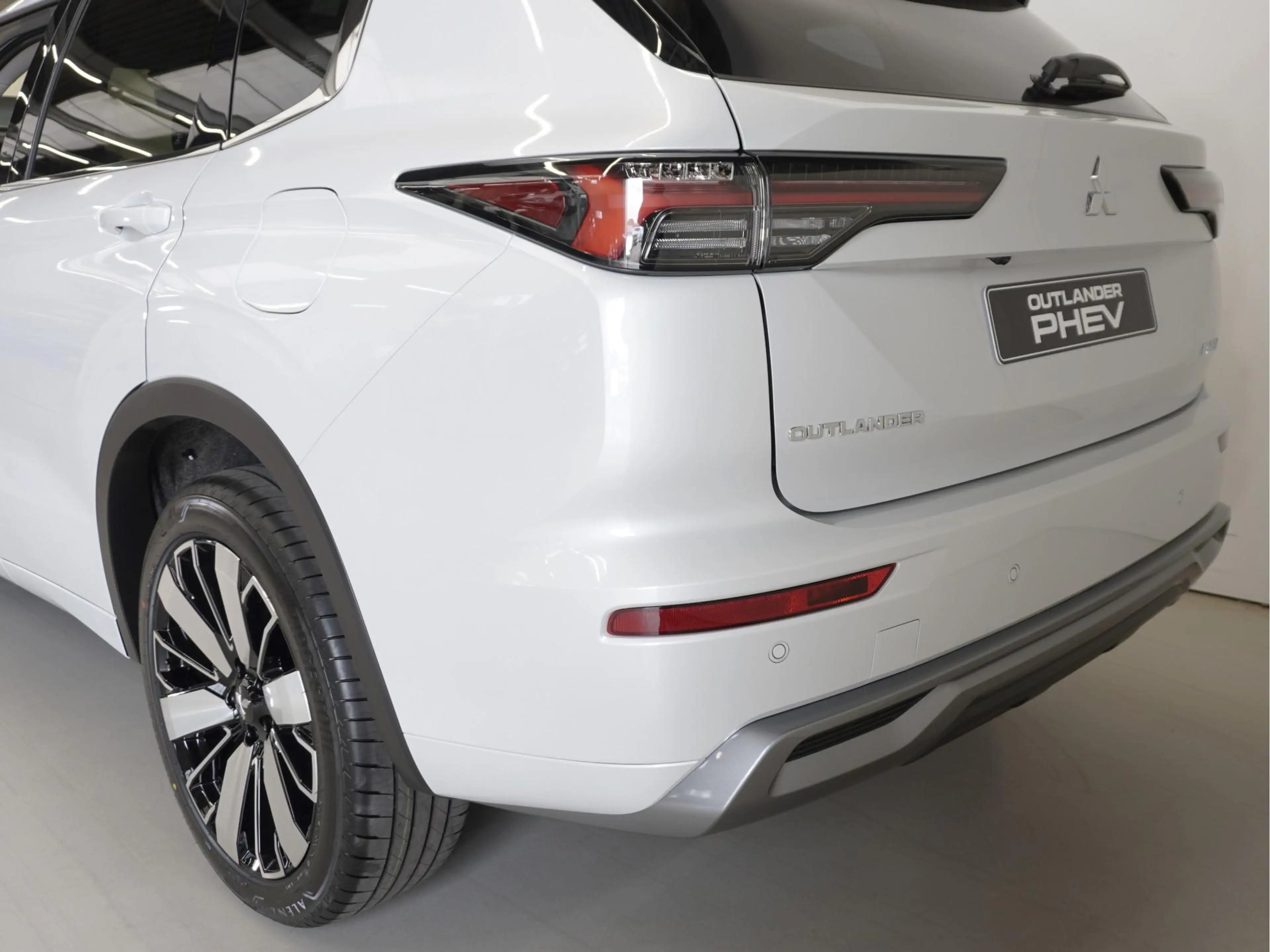 Mitsubishi Outlander 2.4 PHEV Instyle | Actieprijs | Uit voorraad lever — photo 4