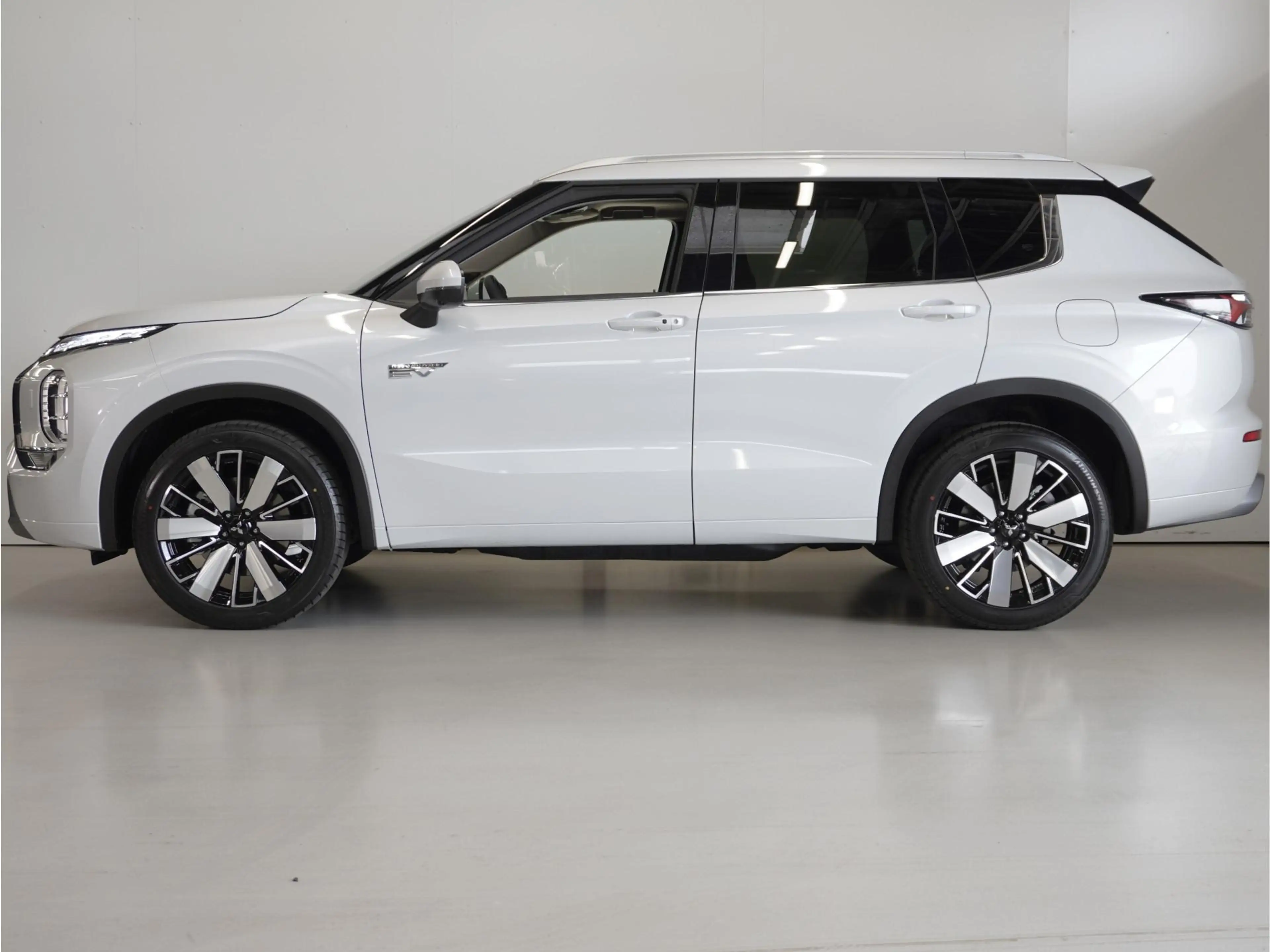 Mitsubishi Outlander 2.4 PHEV Instyle | Actieprijs | Uit voorraad lever — photo 3