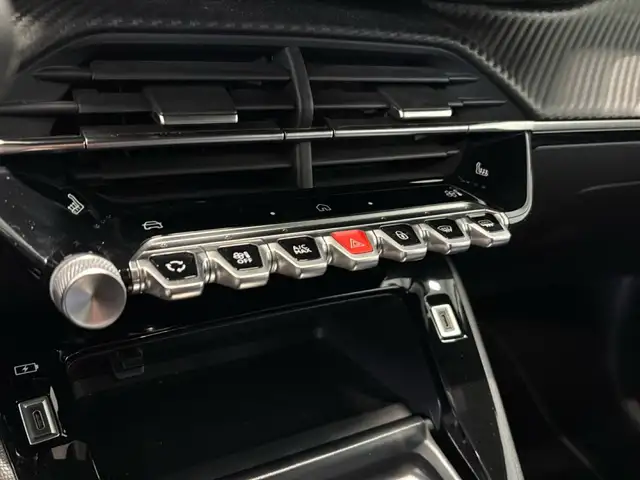 Peugeot 208 view 17
