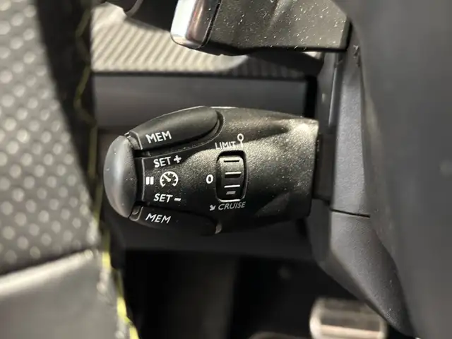 Peugeot 208 view 18