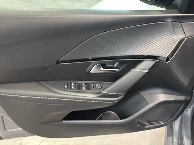 Peugeot 208 view 15