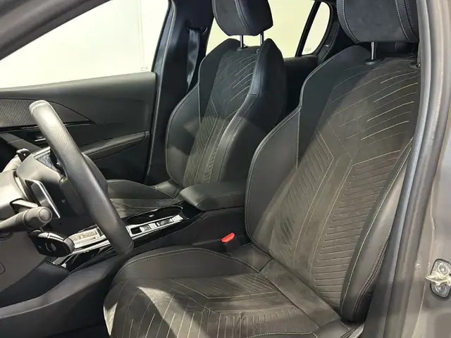 Peugeot 208 view 12