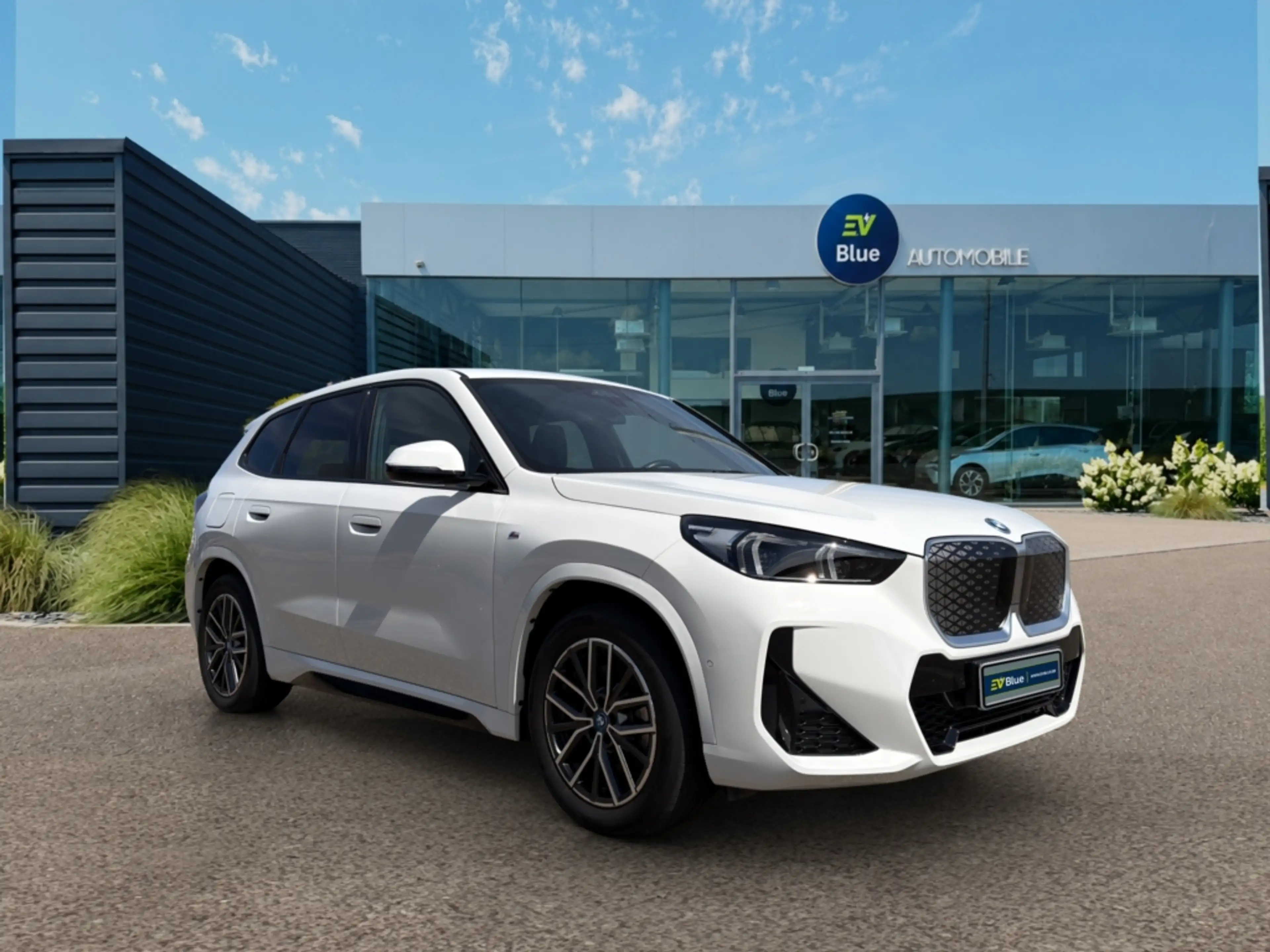 BMW iX1 xDrive30 M Sport 68 kWh - 313 ch - 230Kw ACC - CAMERA - CARPLAY — photo 8