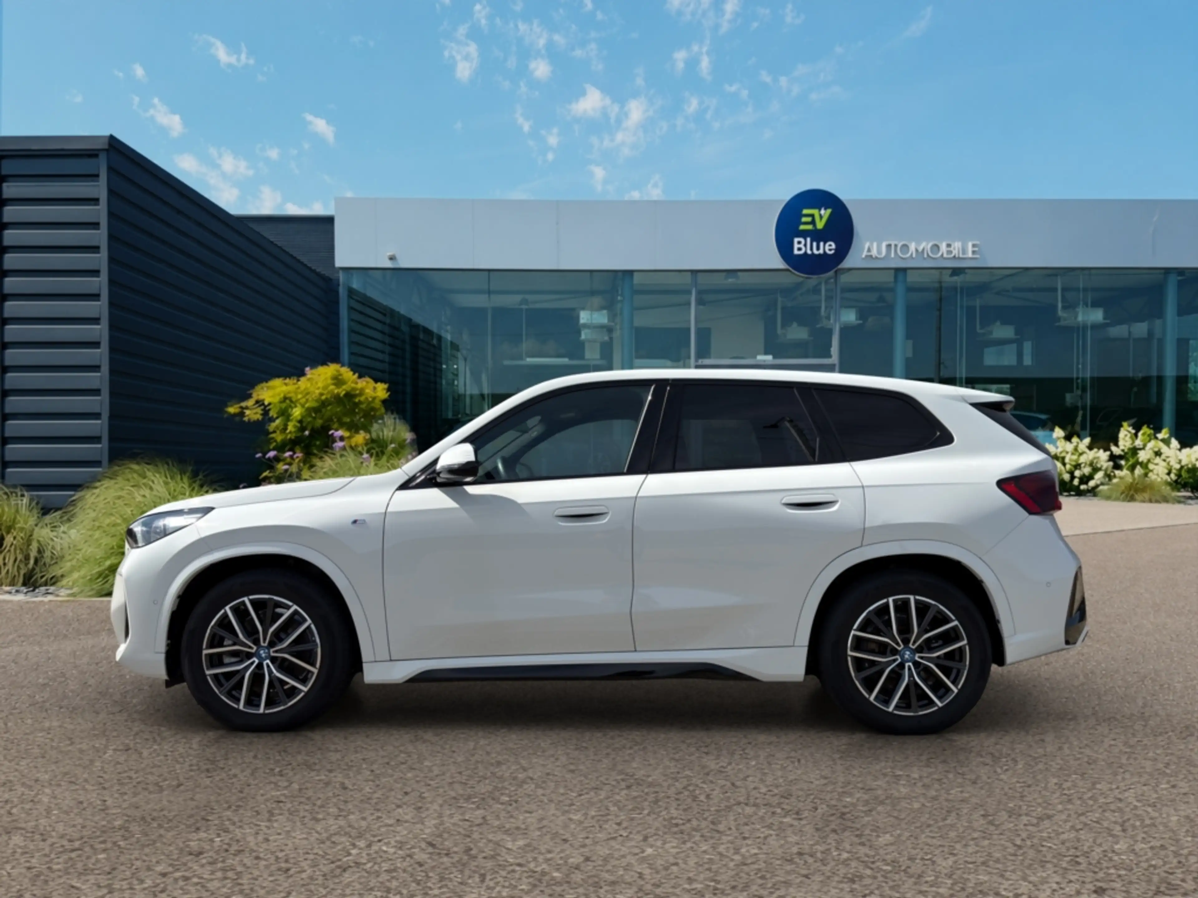 BMW iX1 xDrive30 M Sport 68 kWh - 313 ch - 230Kw ACC - CAMERA - CARPLAY — photo 3