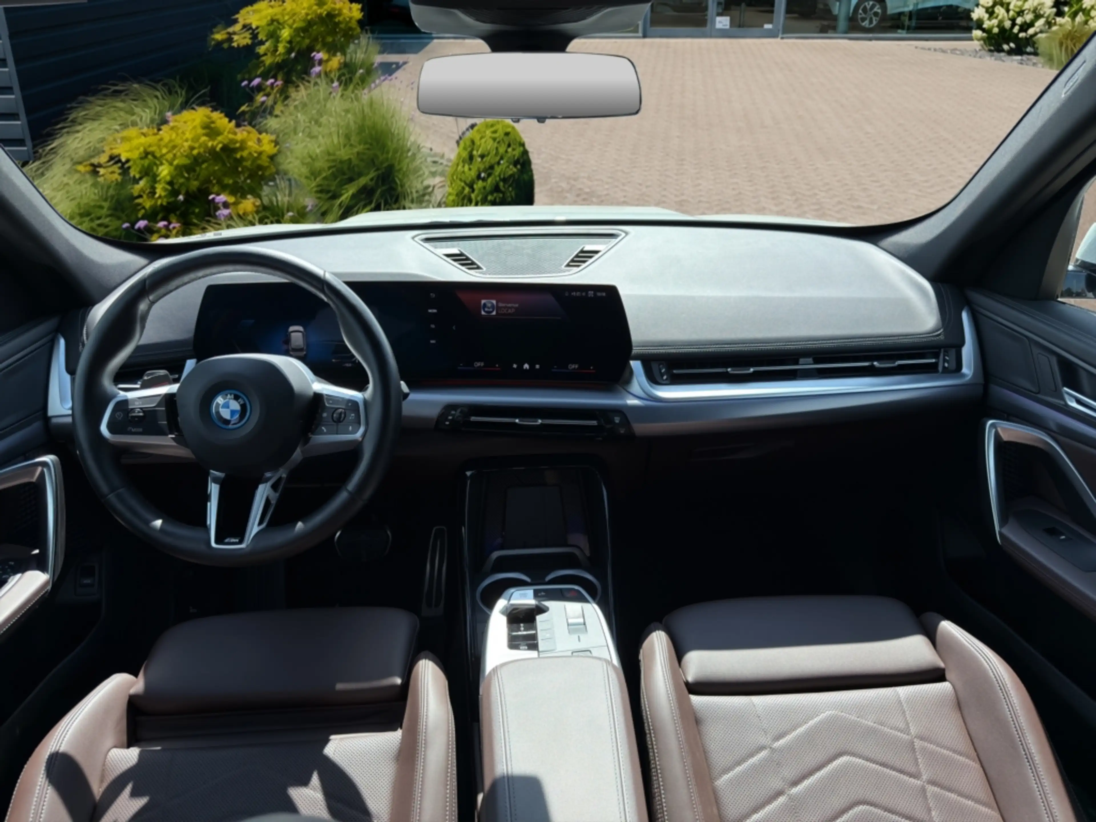 BMW iX1 xDrive30 M Sport 68 kWh - 313 ch - 230Kw ACC - CAMERA - CARPLAY — photo 11