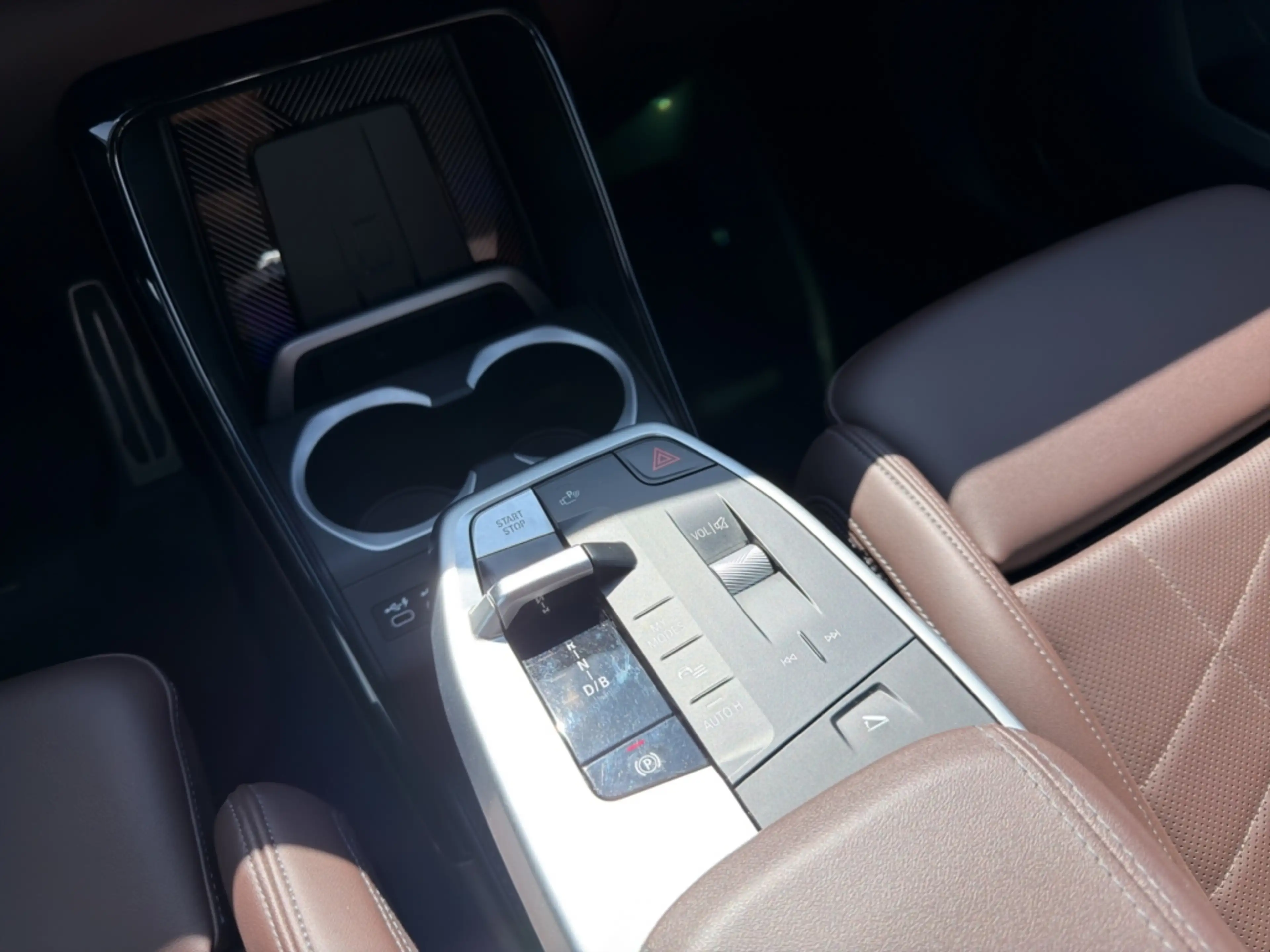 BMW iX1 xDrive30 M Sport 68 kWh - 313 ch - 230Kw ACC - CAMERA - CARPLAY — photo 14