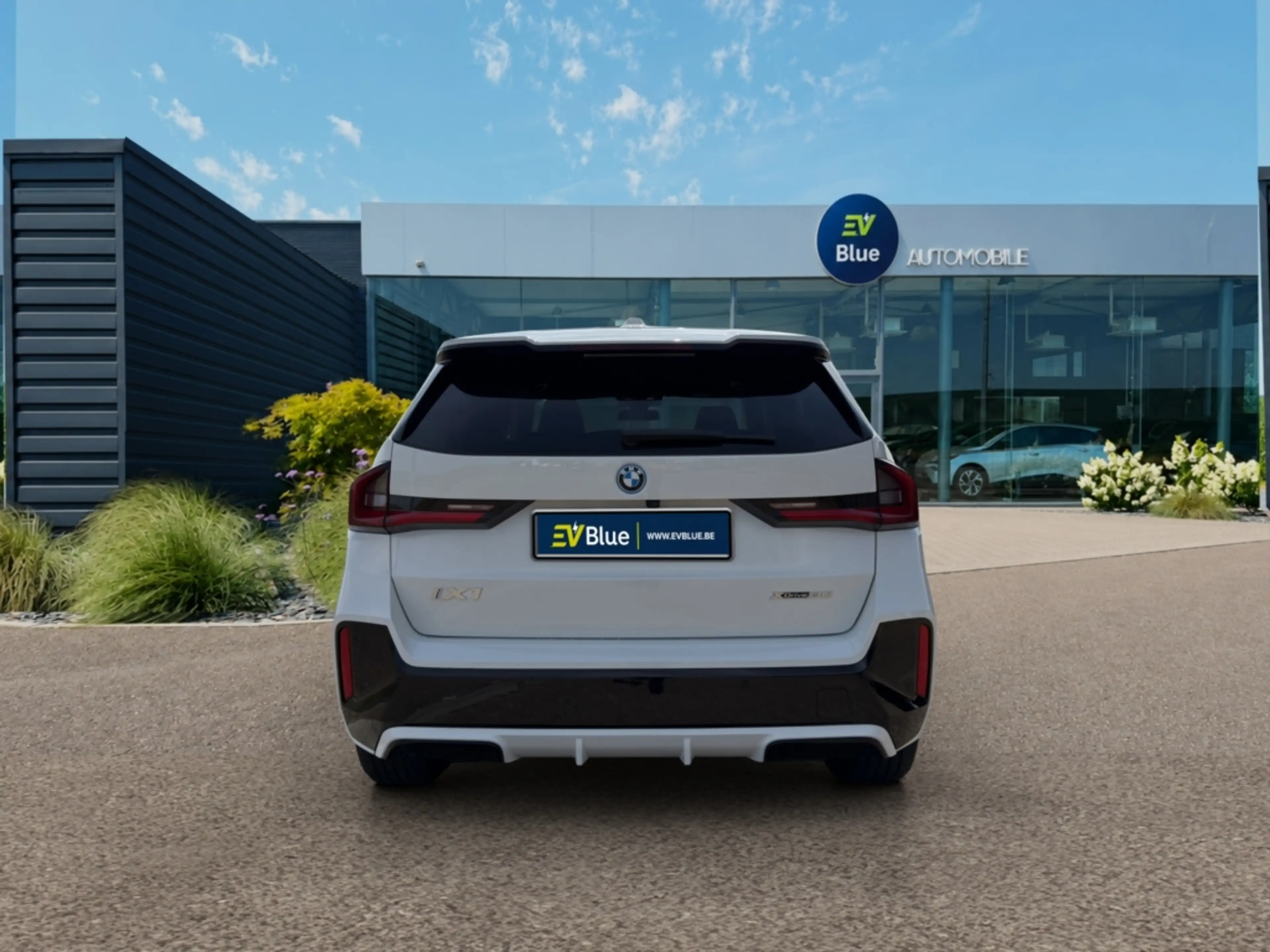 BMW iX1 xDrive30 M Sport 68 kWh - 313 ch - 230Kw ACC - CAMERA - CARPLAY — photo 5