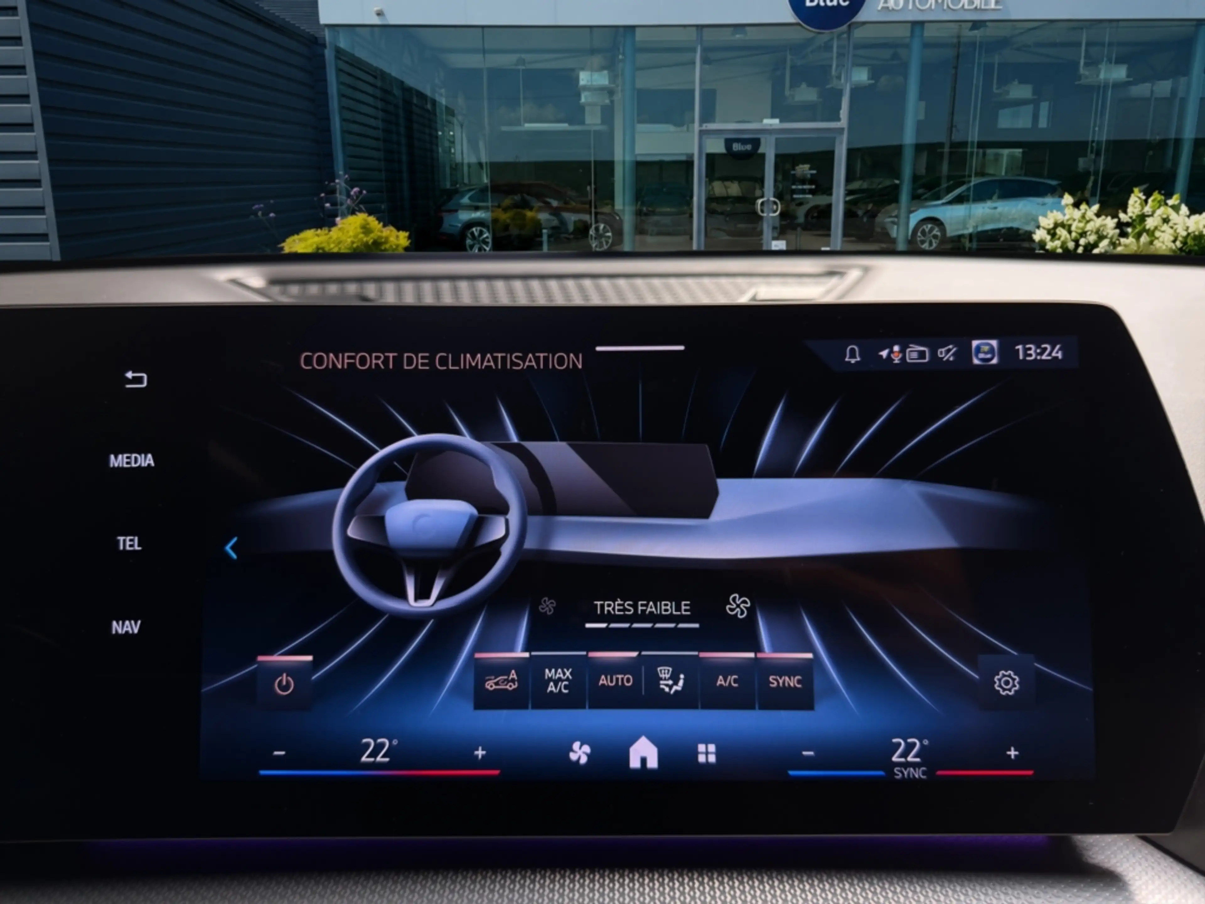 BMW iX1 xDrive30 M Sport 68 kWh - 313 ch - 230Kw ACC - CAMERA - CARPLAY — photo 15