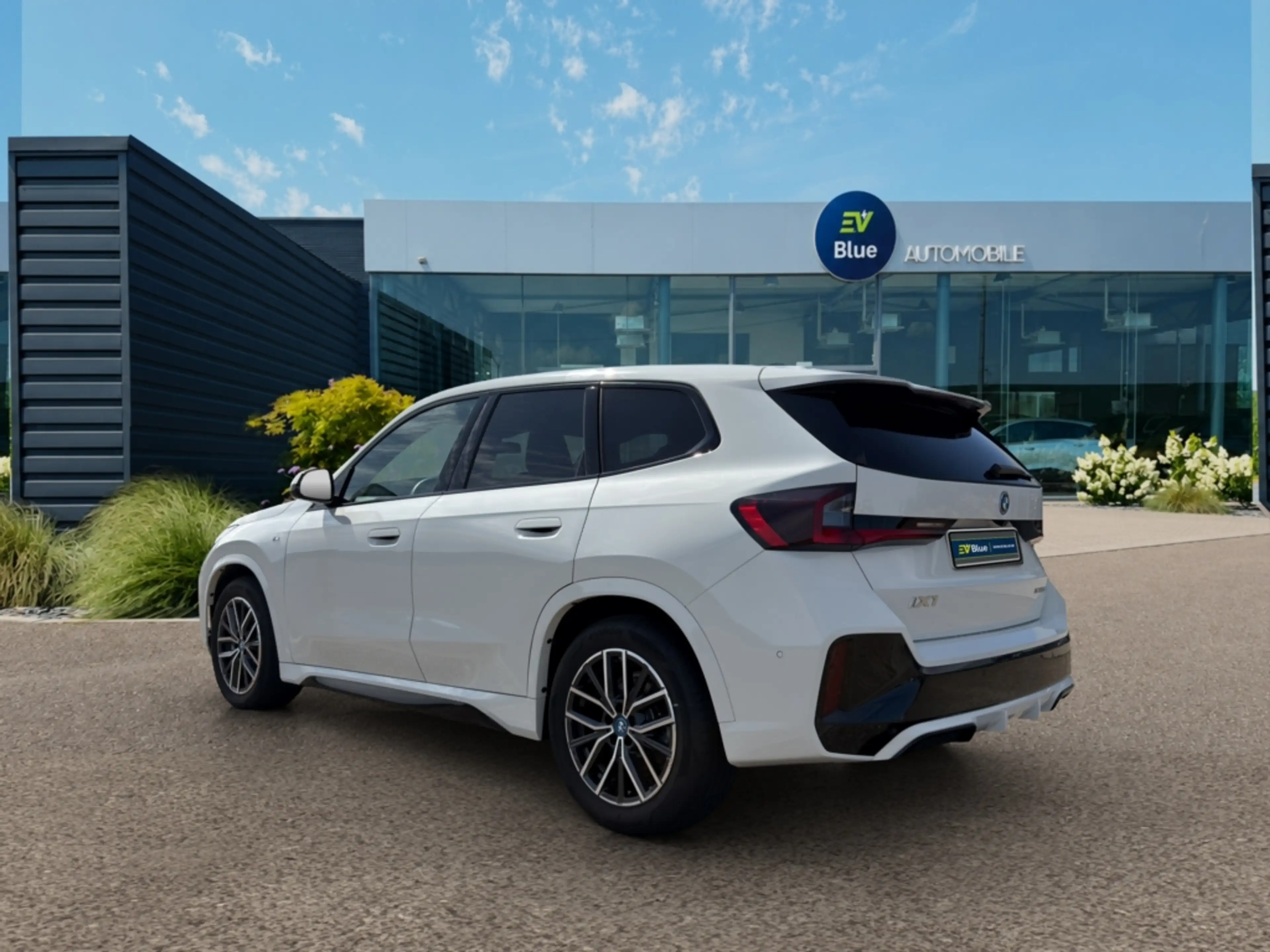 BMW iX1 xDrive30 M Sport 68 kWh - 313 ch - 230Kw ACC - CAMERA - CARPLAY — photo 4