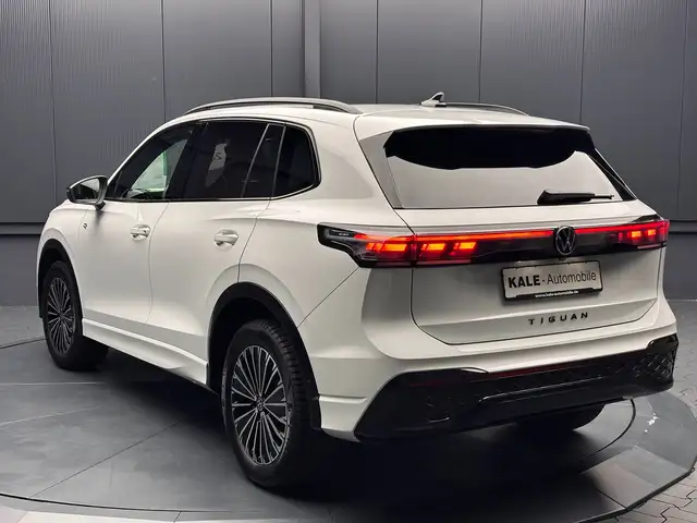 Volkswagen Tiguan view 3