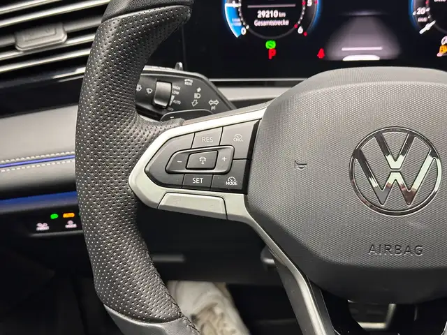Volkswagen Tiguan view 19