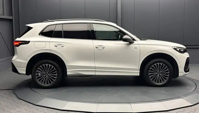 Volkswagen Tiguan view 6