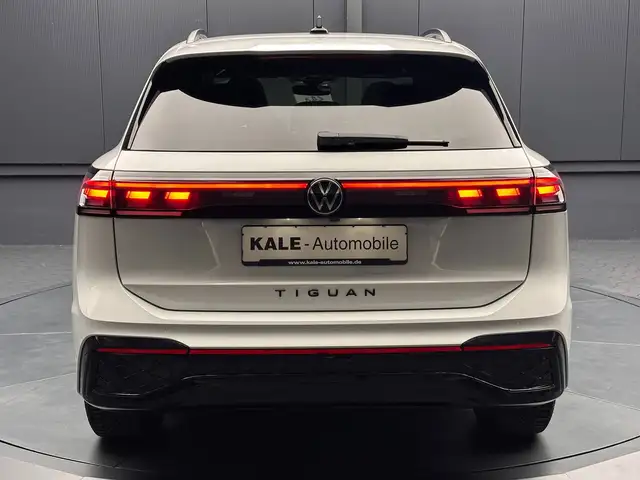 Volkswagen Tiguan view 4