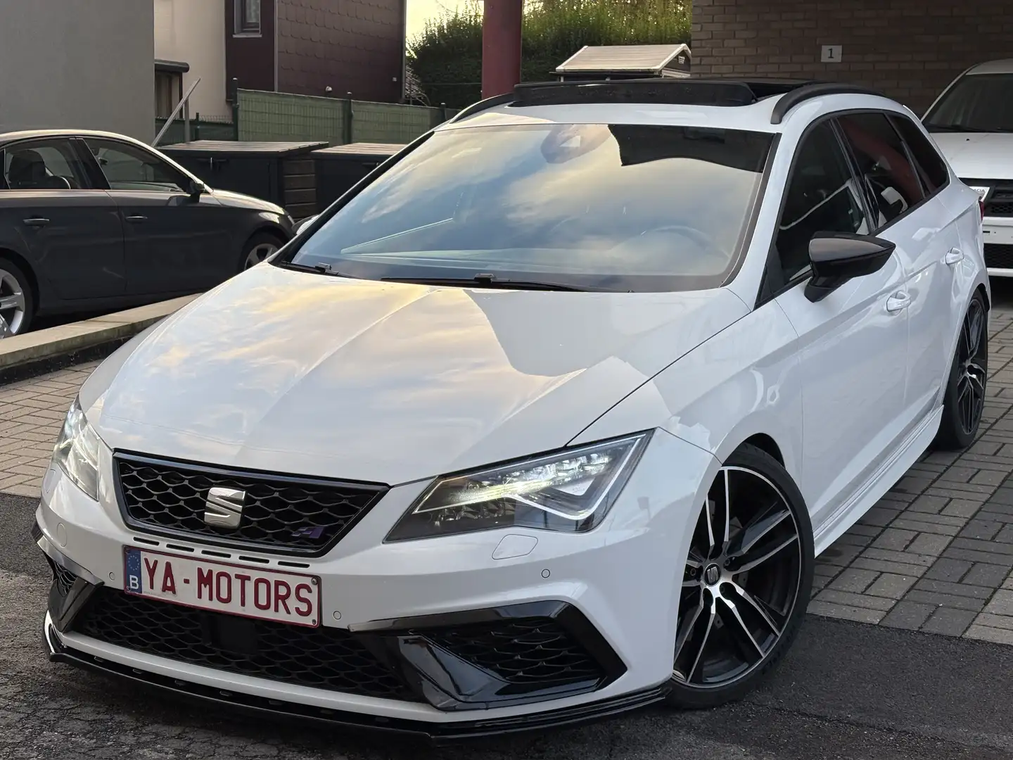 SEAT Leon Leon 2.0 TSI Cupra 4Drive DSG - GARANTIE Blanc - 1