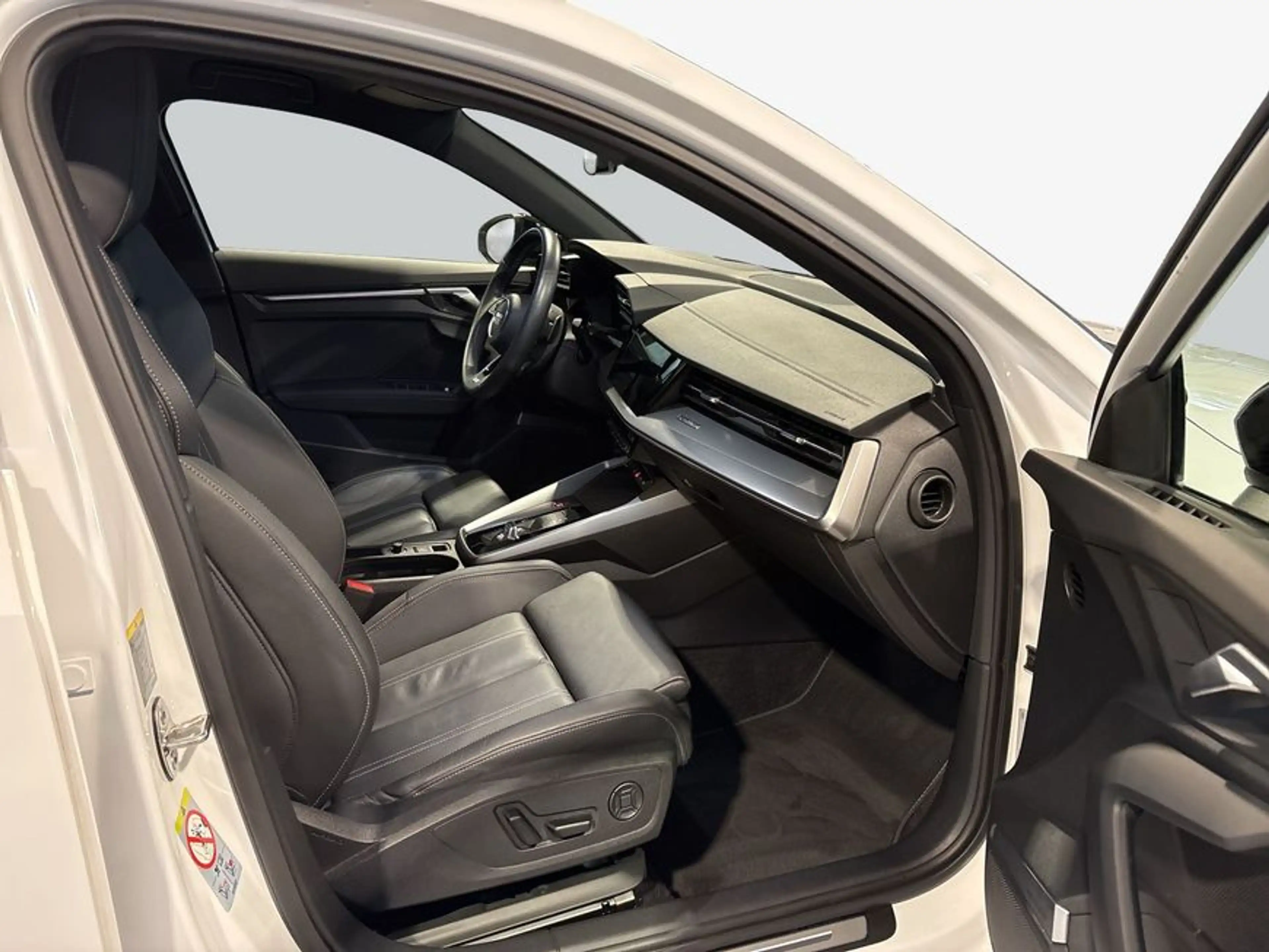 Audi S3 TFSI Sportback quattro S tronic Head-Up* — photo 12