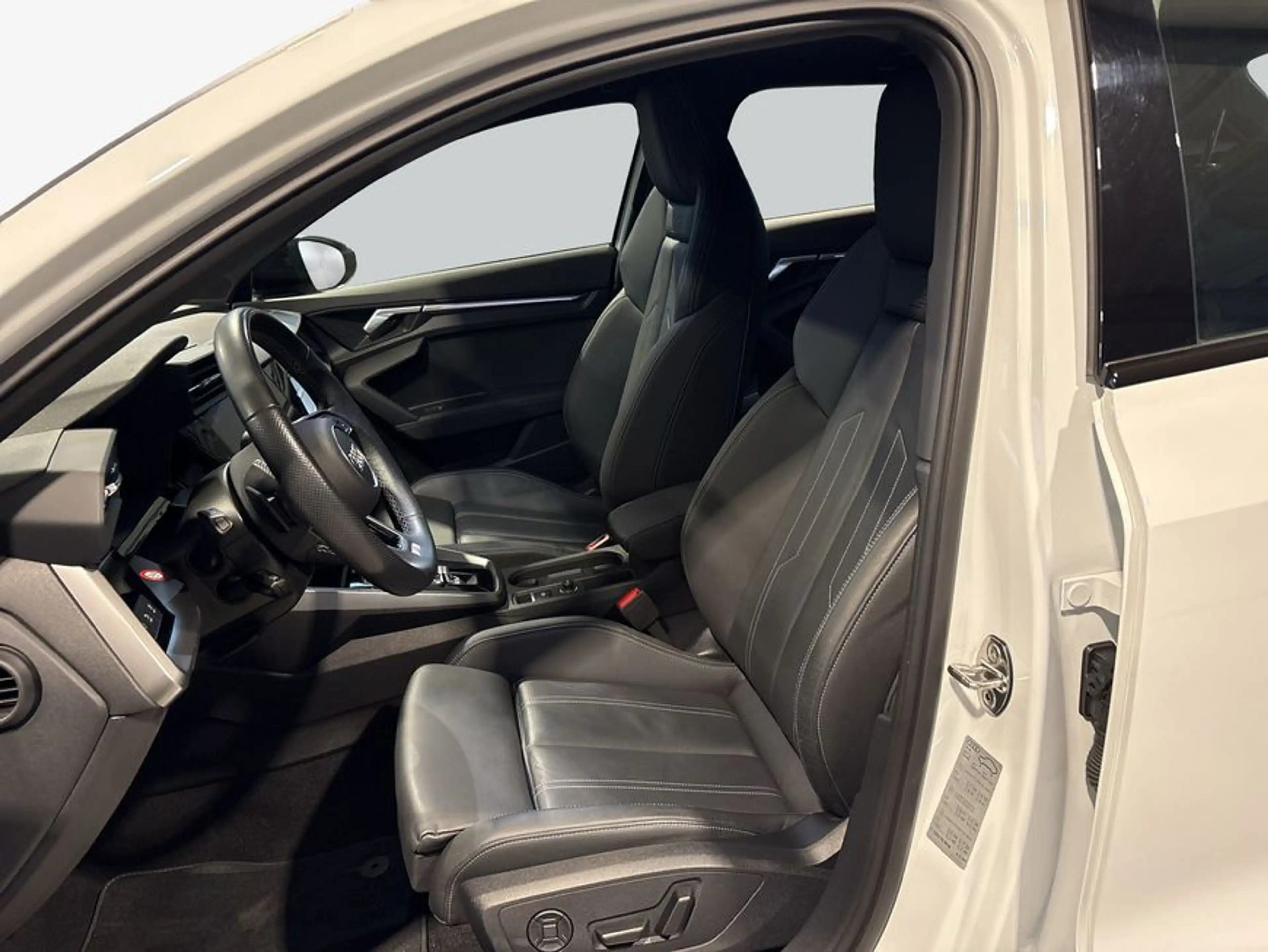 Audi S3 TFSI Sportback quattro S tronic Head-Up* — photo 10