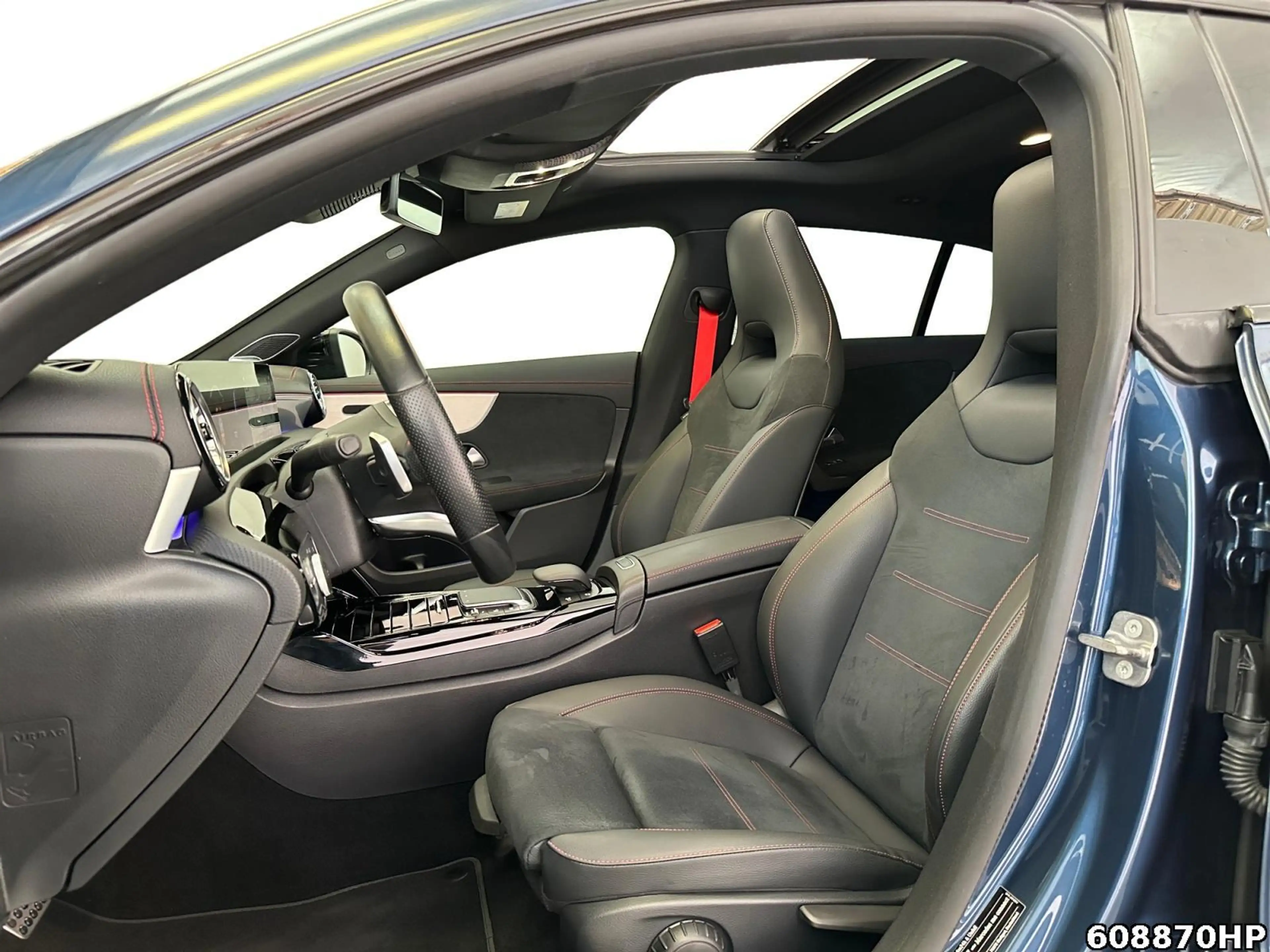 Mercedes-Benz CLA 35 AMG 4M Night MULTIBEAM DISTRONIC Pano — photo 13