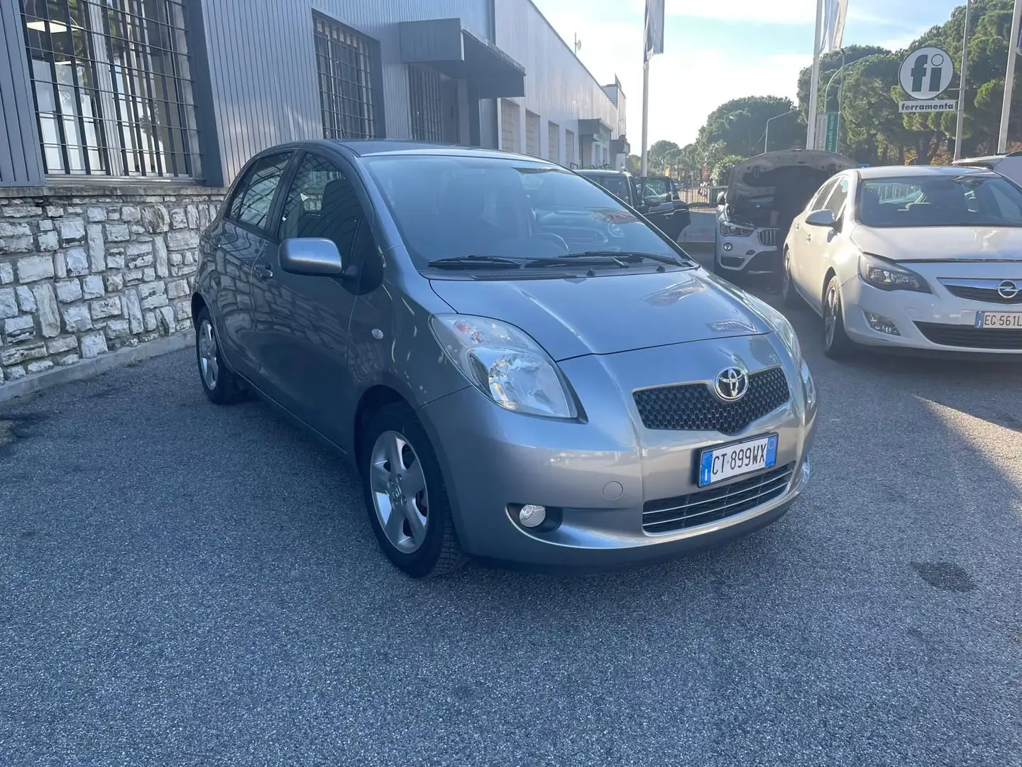 Toyota Yaris Yaris 1.0 5 porte Gris - 2